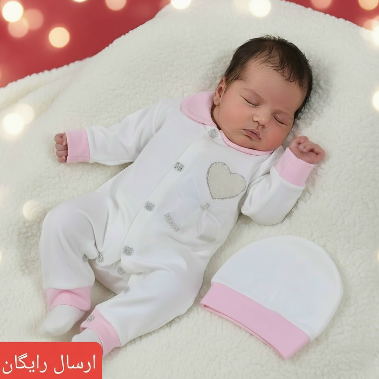 لباس نوزادی سرهمی نوزادی دخترونه شیک طرح قلب صورتی سفید ( مناسب بدو تولد و بیمارستان )
